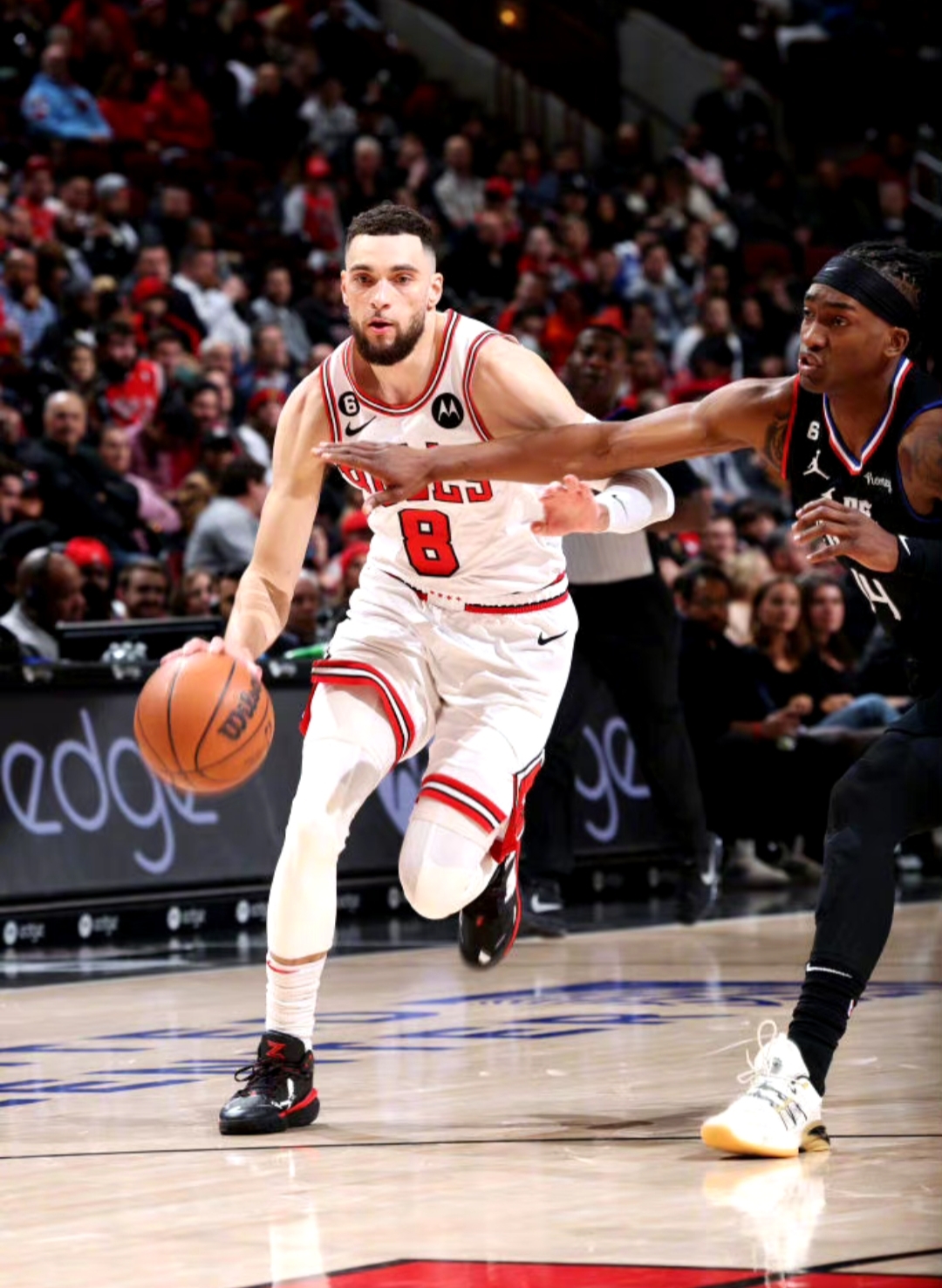 爱游戏-国际比赛日突围战来临，芝加哥公牛围绕NBA总决赛队长鼓劲，悬念犹存，更衣室氛围转暖的简单介绍-爱游戏