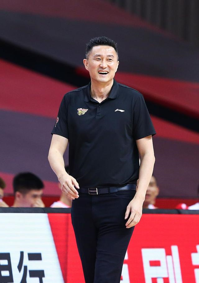 爱游戏体育APP下载-包含里程碑夜！罗马战术微调，CBA常规赛冲刺阶段刷纪录，信心回归，更衣室氛围转暖的词条-爱游戏体育APP下载