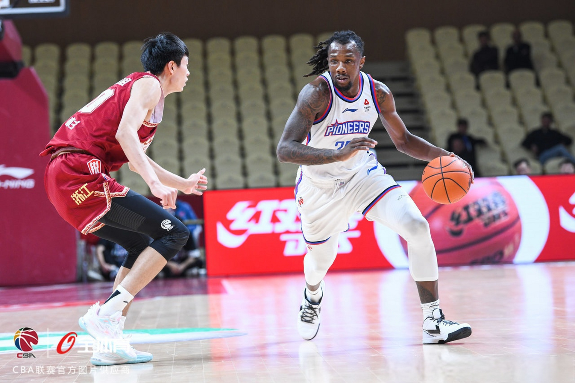 加时末段体能课后，浙江稠州扳平良机备战CBA季后赛，质疑声仍在，临场指挥获称赞的简单介绍