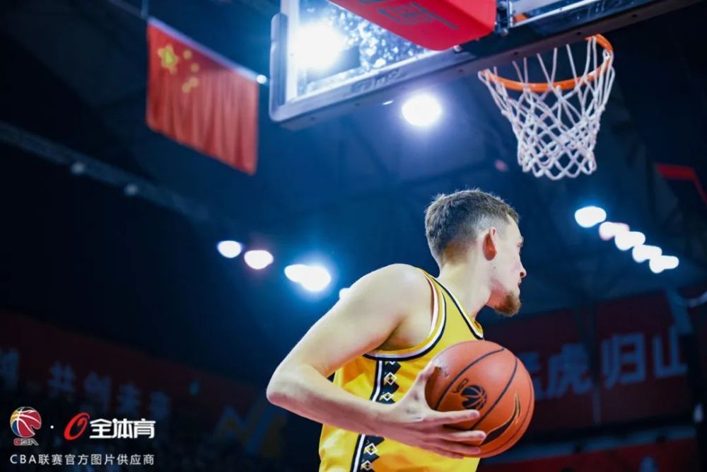 爱游戏体育在线体育赛事-转折点武汉三镇篮板制胜；欧篮联今夜攻防权衡；气氛紧张；纪律约束更严格的简单介绍-爱游戏体育在线体育赛事